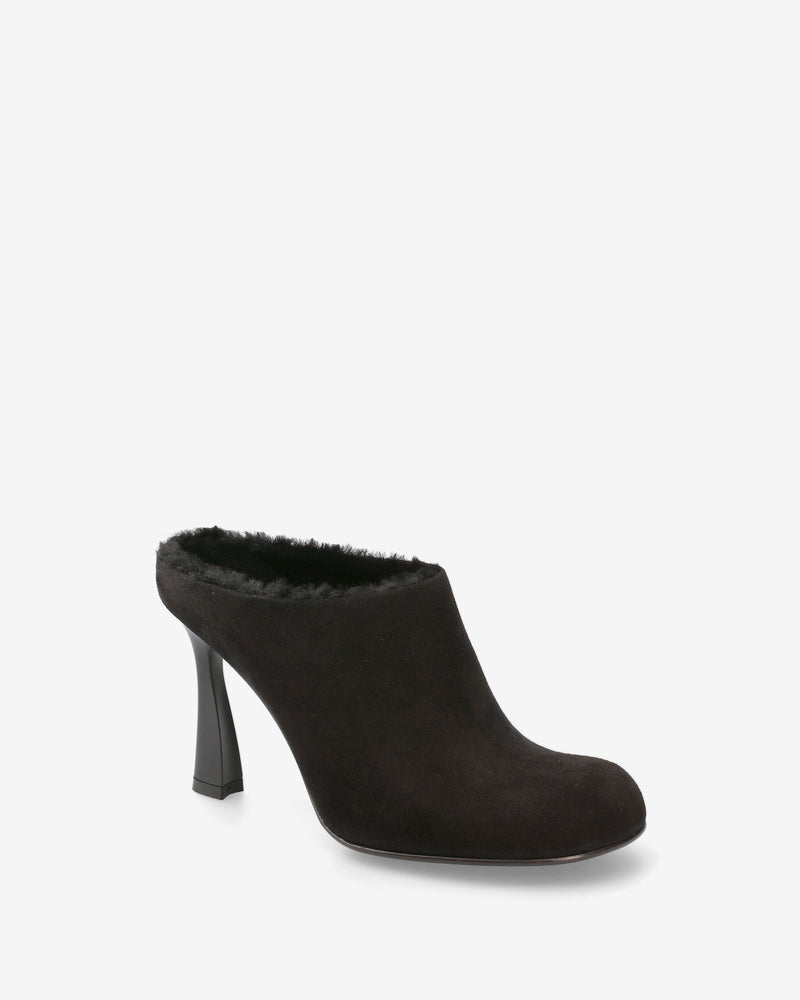 Shoes in Sheepskin and Black Leather