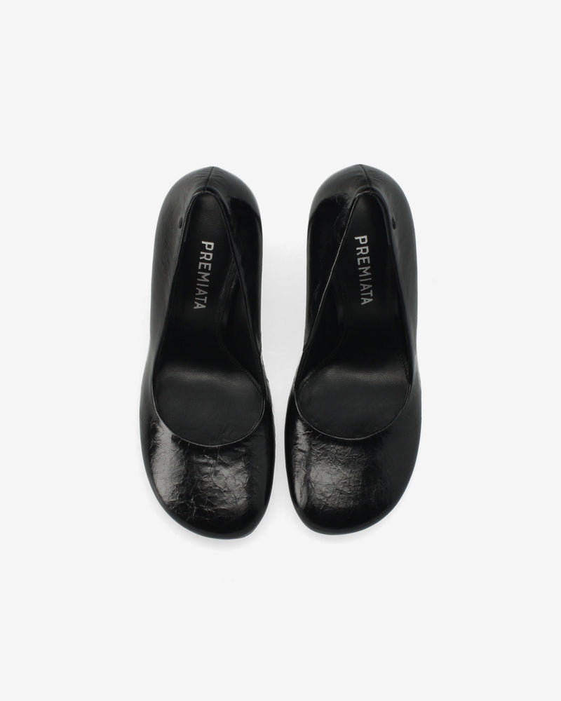 Leather pumps with a sculptural heel